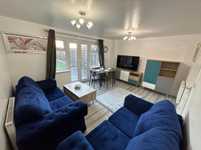 Spacious & Lovely 4 Bedroom Home in Manchester